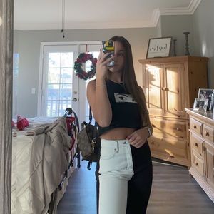 Meet your Posher, Alyson